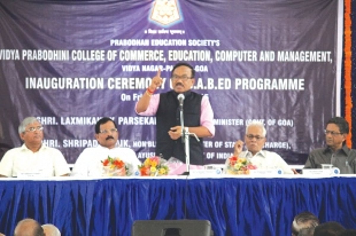 Youth not willing to work on contract basis: Parsekar