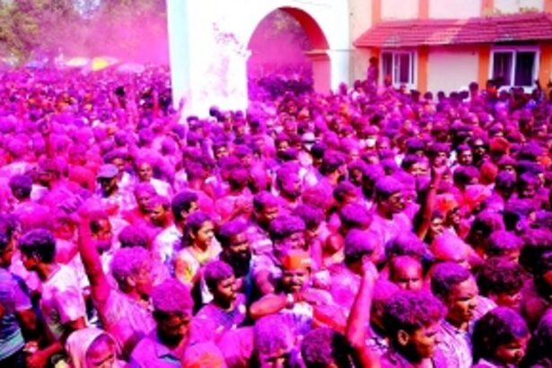Zambaulim erupts in haze of crimson as devotees uphold 500-yr-old Gulalutsav tradition