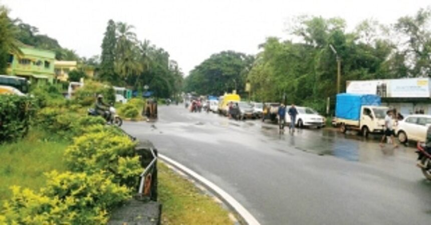 Zuari Bridge inspection halts traffic 1 Zuari Bridge inspection halts traffic
