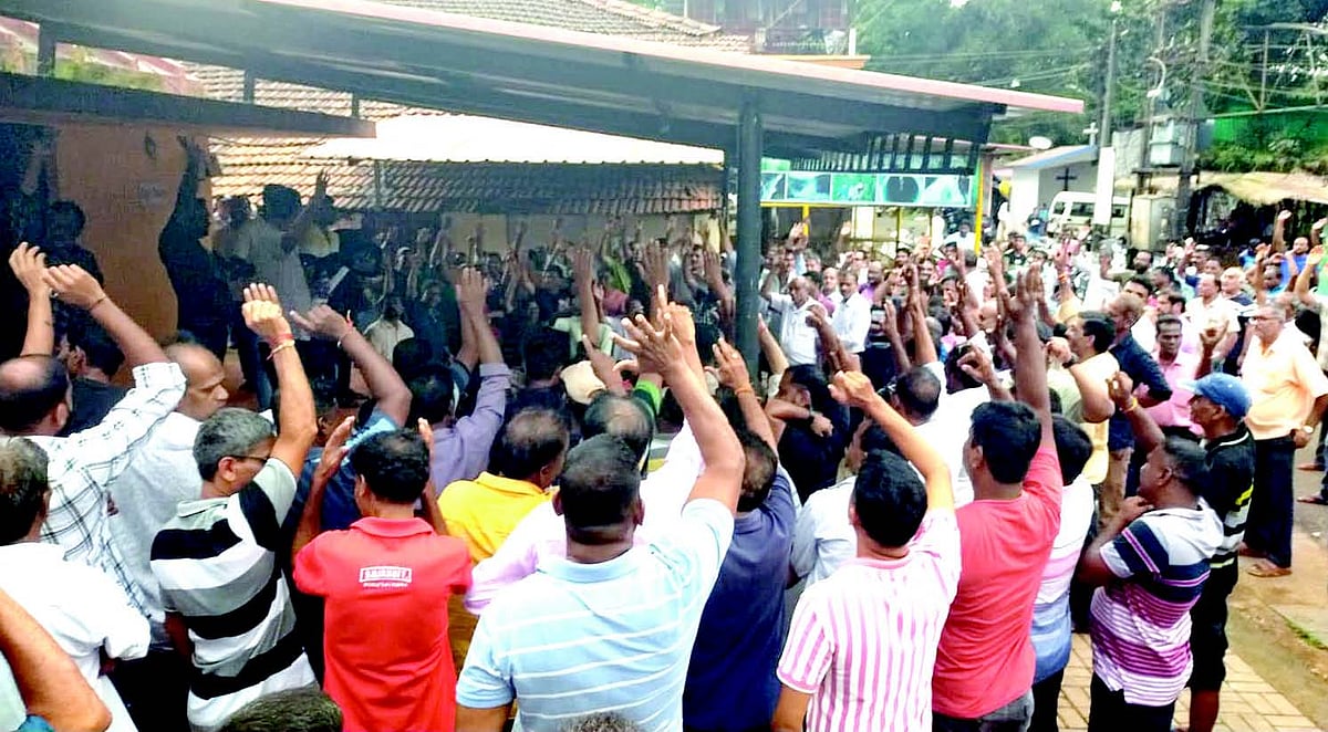 online bookings: Jeep operators threaten to stop Dudhsagar trips