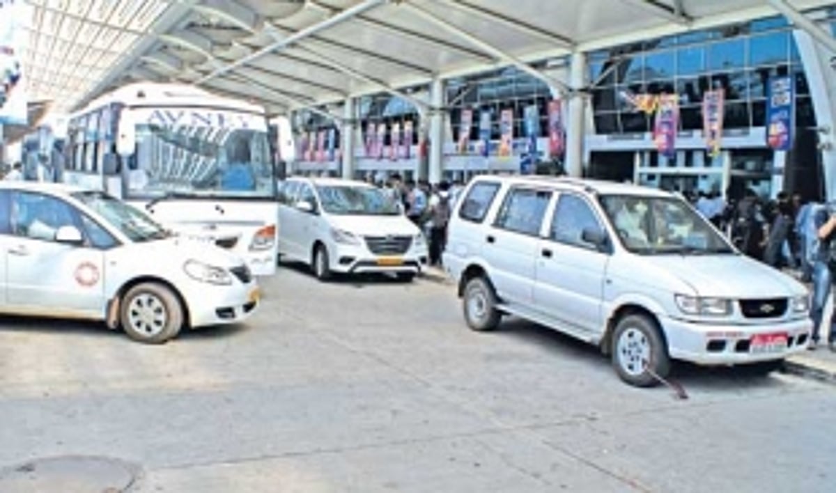 traffic police struggle to handle chaos at new dabolim airport terminal