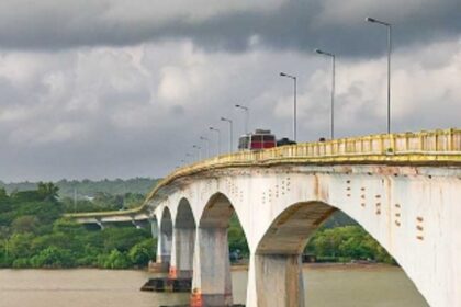 ‘6’ hell of a time  on THE Zuari Bridge