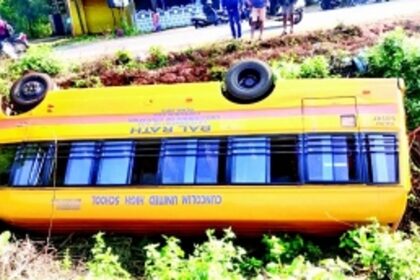 ‘Balrath’ falls in ditch at Cuncolim, 22 students injured