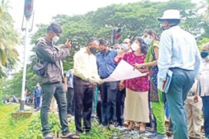 ‘Most insensitive govt’, says Goencho Ekvott on railway acquisition award