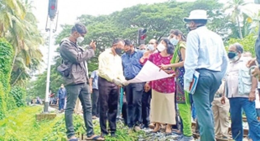 ‘Most insensitive govt’, says Goencho Ekvott on railway acquisition award