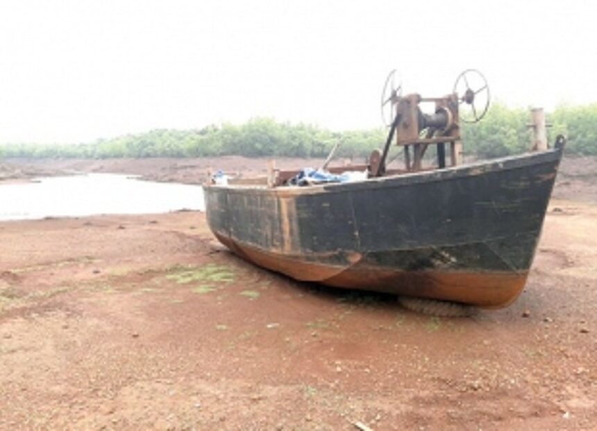‘Mystery’ shipping vessel in dam area baffles officials, locals