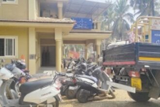 ‘No parking’ must be relaxed at some places in city due to digging of roads