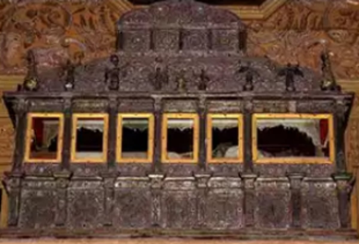 ‘Only casket, not relics, to be shipped to Italy for restoration’