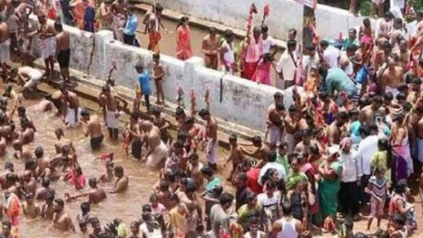 ‘People Fell Like Dominoes’: Eyewitnesses Recount Horror of Shirgao Stampede 1 ‘People Fell Like Dominoes’: Eyewitnesses Recount Horror of Shirgao Stampede