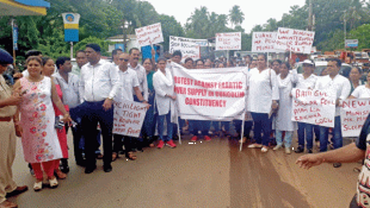 ‘Powerless’ Cuncolkars hit the streets in protest