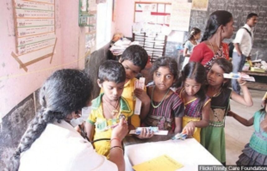 ‘Pro-poor’ budget downplays programmes that fund the poor 1 ‘Pro-poor’ budget downplays programmes that fund the poor