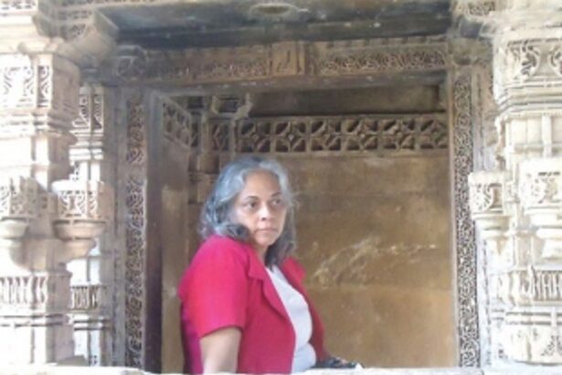 ‘Song Sung Blue’ – Not your regular rich-girl-poor-boy love story