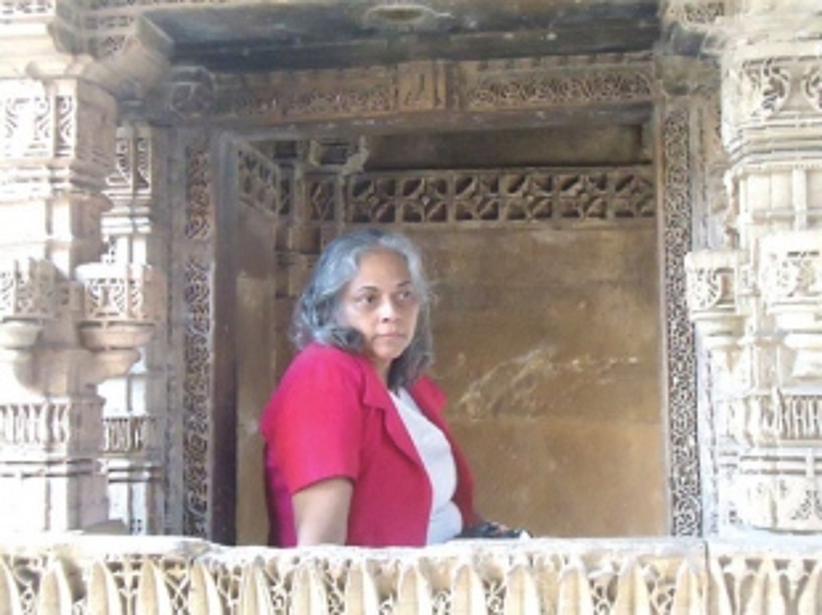 ‘Song Sung Blue’ – Not your regular rich-girl-poor-boy love story