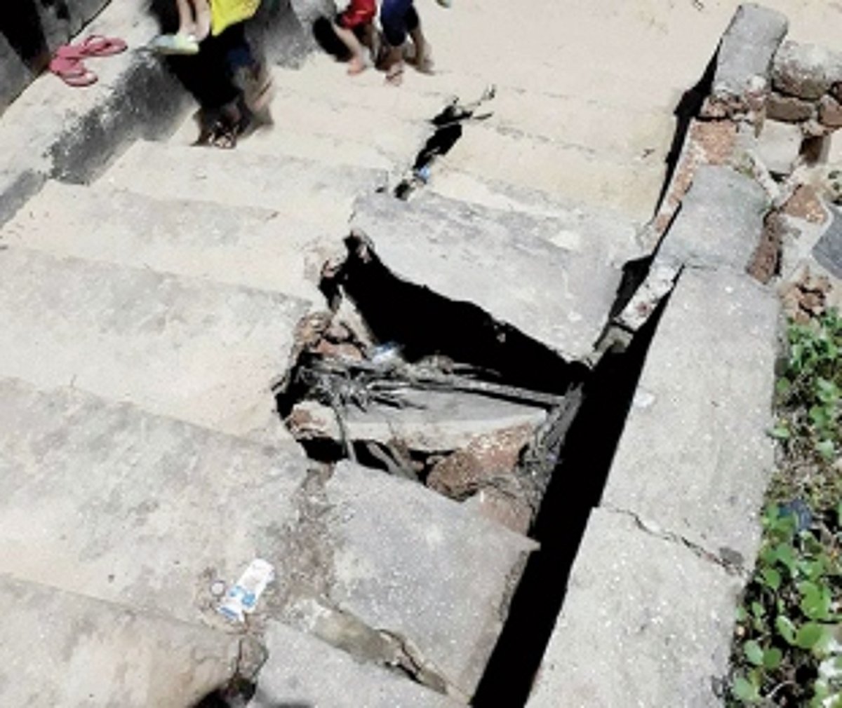 ‘Suicidal steps’ at Sernabatim Beach