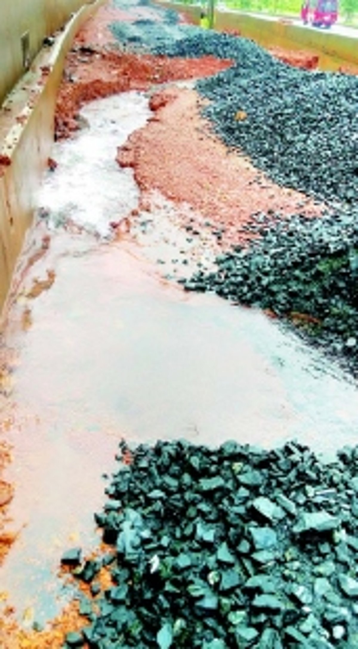 ‘Waterfall’ from under construction service road at Kerya puzzles commuters