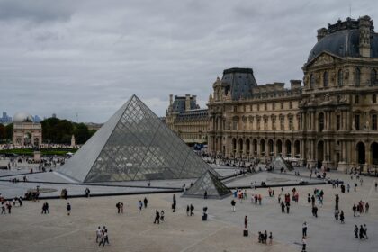 France Louvre 65397
