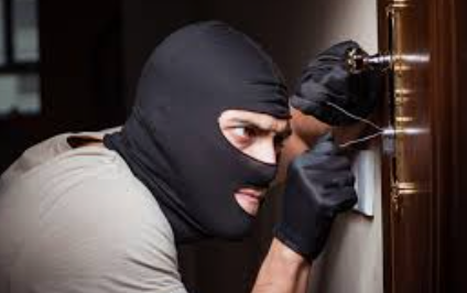 Armed Burglars Rob Doctor’s Residence in Mapusa, Steal ₹50 Lakh; Family Tied Up 1 Screenshot 2025 10 07 110850