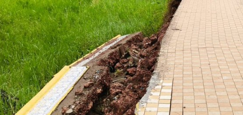 Footpath and Compound Wall Collapse in Taleigao After Heavy Rains 1 Screenshot 2025 10 27 110402
