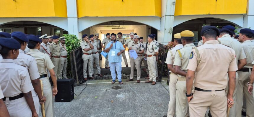 SP Madkaikar holds security briefing ahead of high-profile FC Goa vs Al-Nassr clash at Fatorda 1 WhatsApp Image 2025 10 21 at 3.55.59 PM