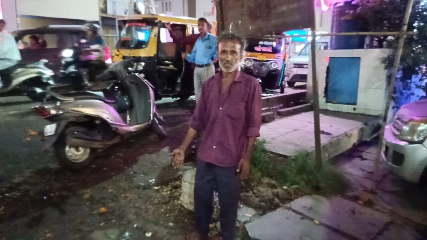 Mapusa Flower Vendor Alleges Assault, Forcible Eviction by Municipal Workers During Diwali 1 WhatsApp Image 2025 10 22 at 11.59.36 AM