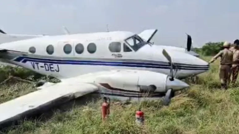 Private jet skids off runway during take-off in UP 1 d9u229g private jet skids off runway in
