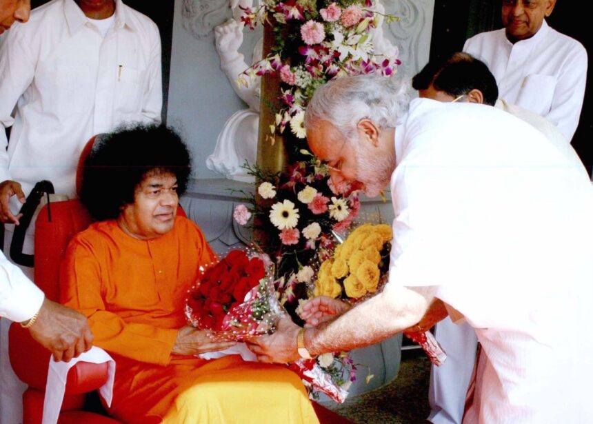 PM Modi pays tribute to Sri Sathya Sai Baba during Puttaparthi visit 1 G6CaN9lasAADBOL
