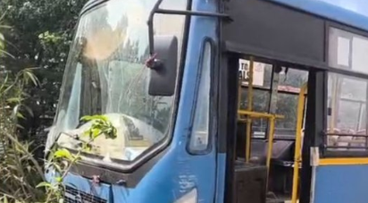 Kadamba Bus Rams Divider on Bambolim Highway After Driver Loses Control; No Injuries Reported 1 Screenshot 2025 11 01 105022