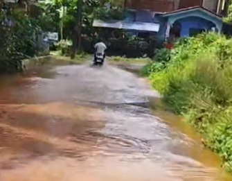 JCB Damages Main Water Pipeline During Road Repairs Near Corlim Panchayat 1 Screenshot 2025 11 05 150348