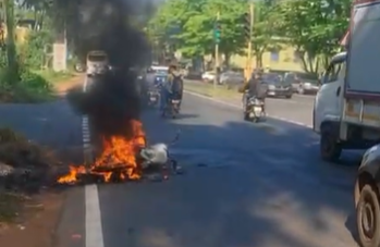 Motorbike Catches Fire Near Chicalim Panchayat Signal; Blaze Quickly Contained, No Injuries 1 Screenshot 2025 11 17 112528