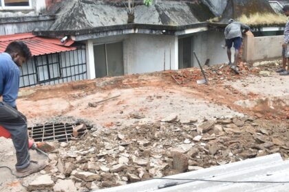 big 138180 Cabeca de Calcondem building being razed down