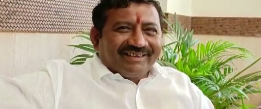 Siddhana Meti extends support to Tukaram Parab for future elections 1 maxresdefault 1 e1762172616464