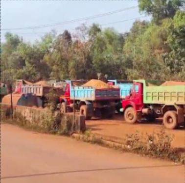 Pilgaon–Sarmanas Residents Block Mineral Transportation 1 ScreenShot Tool 20251219181905