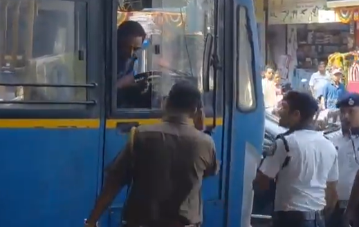 Kadamba Bus Driver Caught Using Phone Sparks Traffic Snarl at Old Goa Flyover 1 Screenshot 2025 12 03 143804