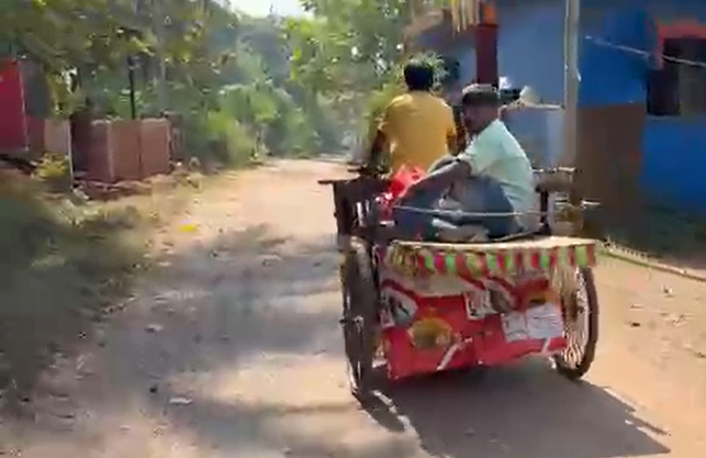 Illegal Conversion of Cycles into Four-Wheelers in Curchorem Raises Safety Concerns; Allegations Against Traffic Police 1 Screenshot 2025 12 15 134513
