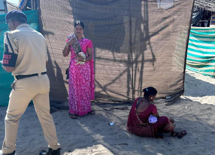 Two Women Hawkers Detained as Tourism Dept Clears Unauthorised Boards at Colva Beach 1 Screenshot 2025 12 17 114717