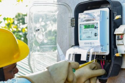 a smart prepaid meter being installed by intellismart 2024 11 47c60bf645a80ec9d73bca3dad54e182 3x2 1 e1766913398206