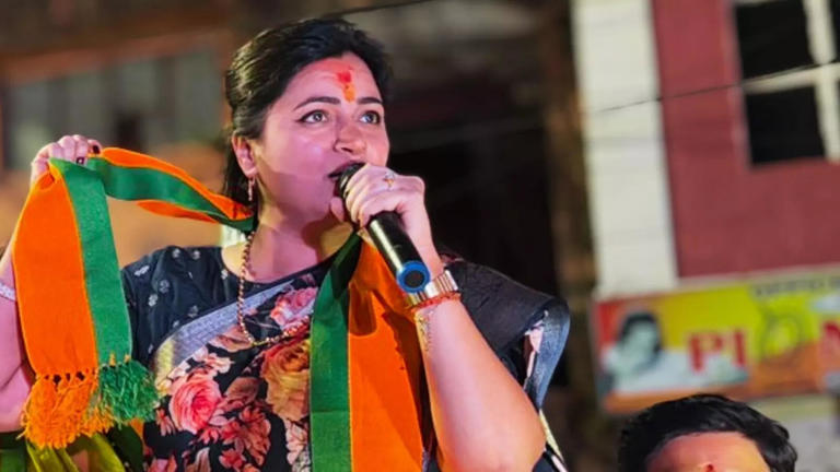 BJP candidates demand expulsion of Navneet Rana for allegedly campaigning against party in Amravati 1 AA1UrkLg