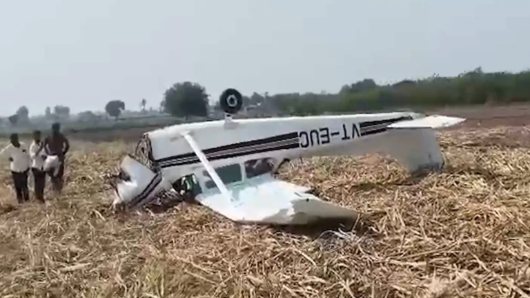 Trainer aircraft crash-lands in Vijayapura, pilot and trainee injured 1 AA1VUCB5
