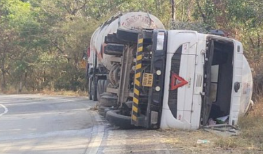 Cement Mixer Tanker Overturns Near Gunji on Belagavi–Goa Highway; Driver Injured 1 Screenshot 2026 02 27 115923