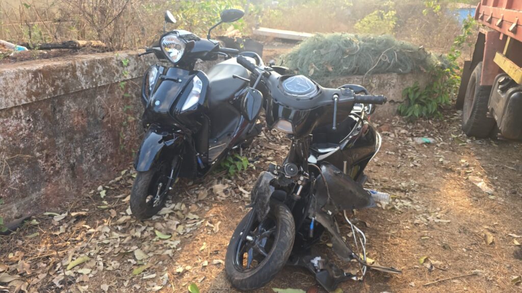 One Dead in Accident at Tivim: Car Rams Scooters, Driver Allegedly Drunk 2 48a52fb0 b59c 4f69 bba0 6cc3eef69616