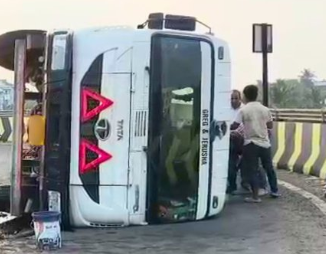 Concrete Mixer Overturns at Grade Separator Flyover Near Dabolim–Vasco da Gama Road, No Injuries Reported 1 Screenshot 2026 03 04 105219 1