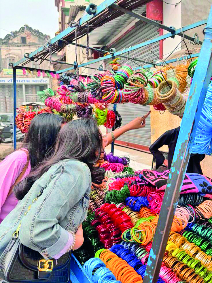 Shopaholics find comfort in the cart 3 Shopping is the ultimate comfort