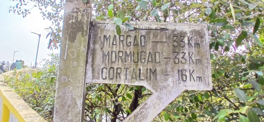 Goa History: Vintage Portuguese-Era Signpost Near Old Patto Bridge in Panjim Lies Neglected, Calls for Heritage Protection 3 WhatsApp Image 2026 03 07 at 12.31.45 PM 1