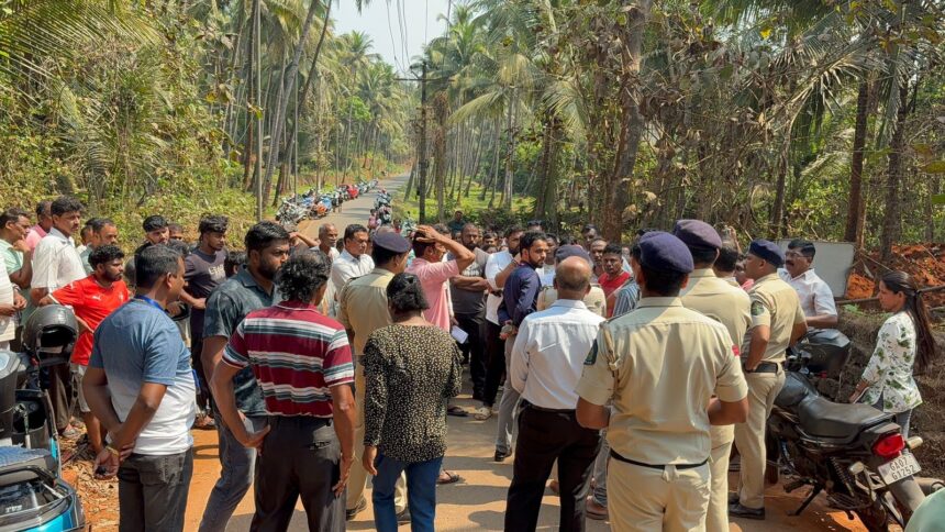 Tarimol Villagers Halt Bendwada Bridge Work Over Fears of Losing Road Access 1 WhatsApp Image 2026 03 27 at 11.13.43 AM