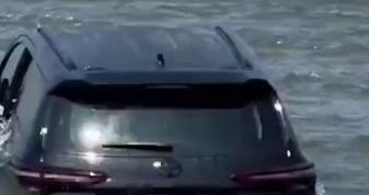 Anjuna Police Book Driver for Reckless Driving After SUV Driven Into Vagator Beach Waters 1 image 6
