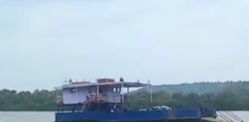 MID-RIVER DRAMA AS RASAI–AGAPUR FERRY ENGINE FAILS 1 1000000524