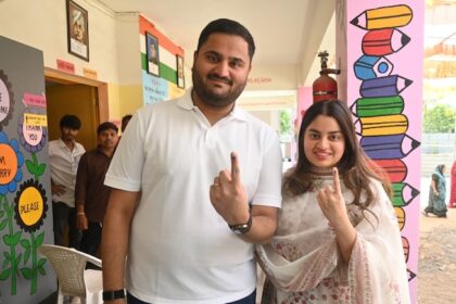 5c5tqblo adani vote 625x300 26 April 26