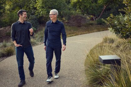Apple John Ternus Tim Cook Full Bleed Image.jpg.large 2x