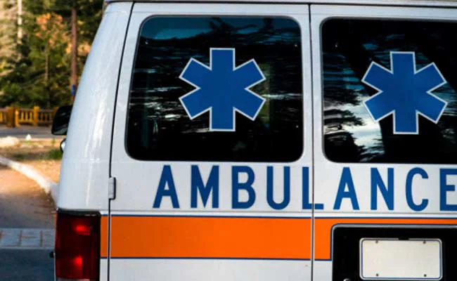 26 Students Fall Ill After Smoke Spreads Into Kushinagar School 1 ambulance