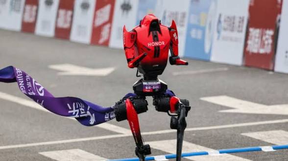 Chinese Humanoid Crushes World Record vs. Human Runners 1 images 28